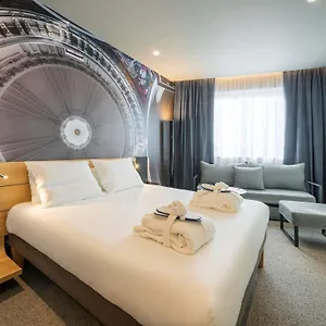 Novotel 20 Belleville فندق باريس